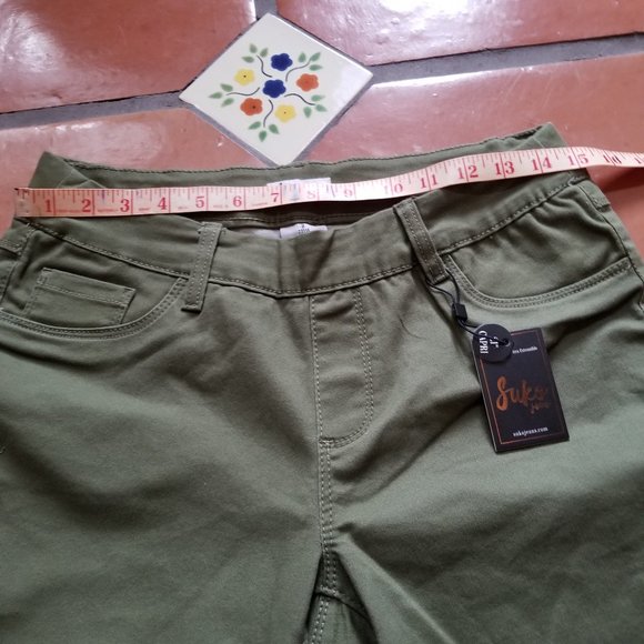 SUKO Mid Rise Pull On Stretch Green Denim Capris - Picture 5 of 9